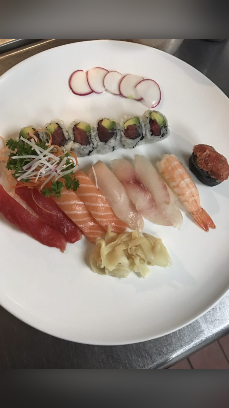 Kiku Sushi | restaurant | 361 7th Ave, Brooklyn, NY 11215, USA | 7184992288 OR +1 718-499-2288