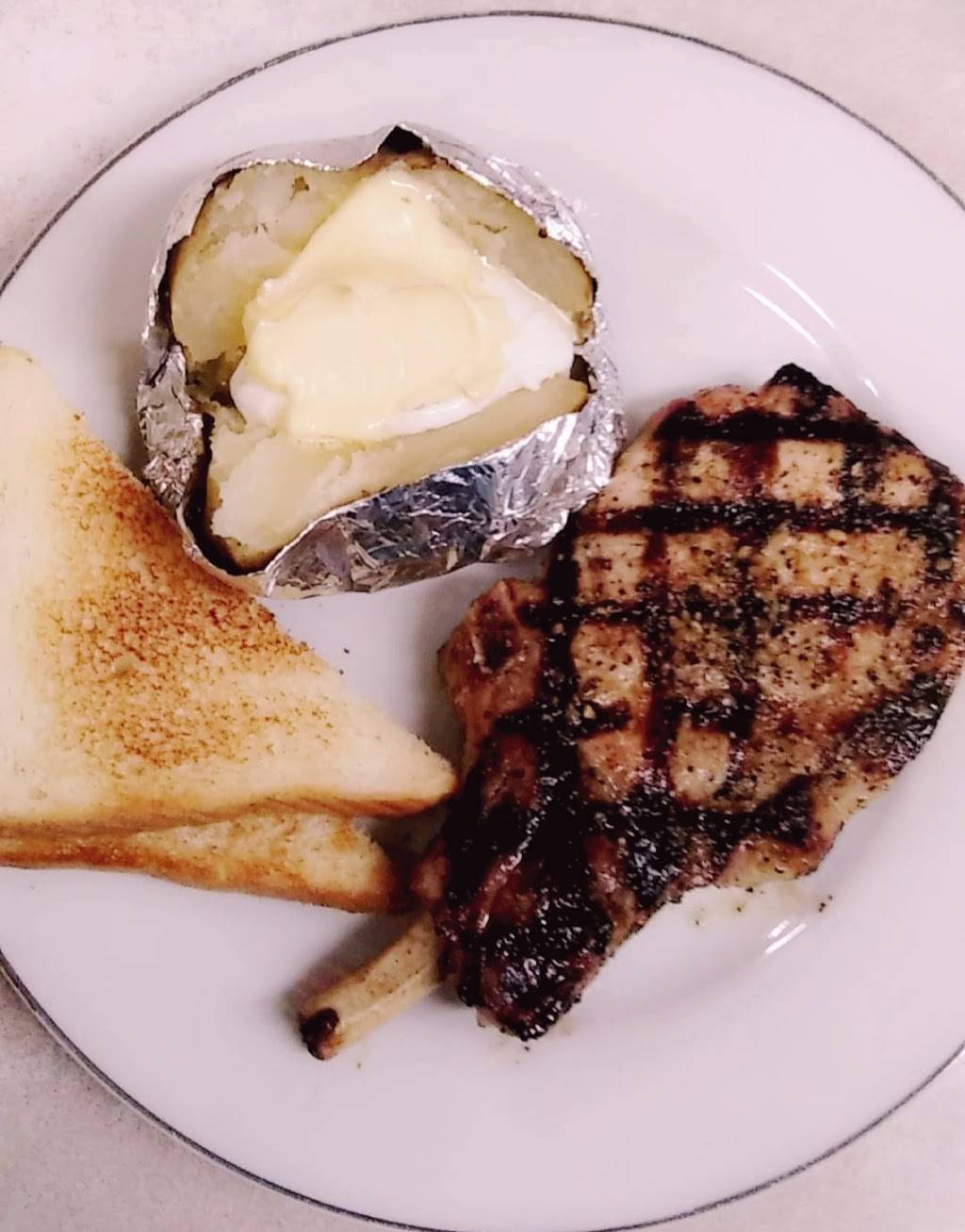 Brunzeez Cafe | restaurant | 209 W Main St, Ava, IL 62907, USA | 6184269822 OR +1 618-426-9822