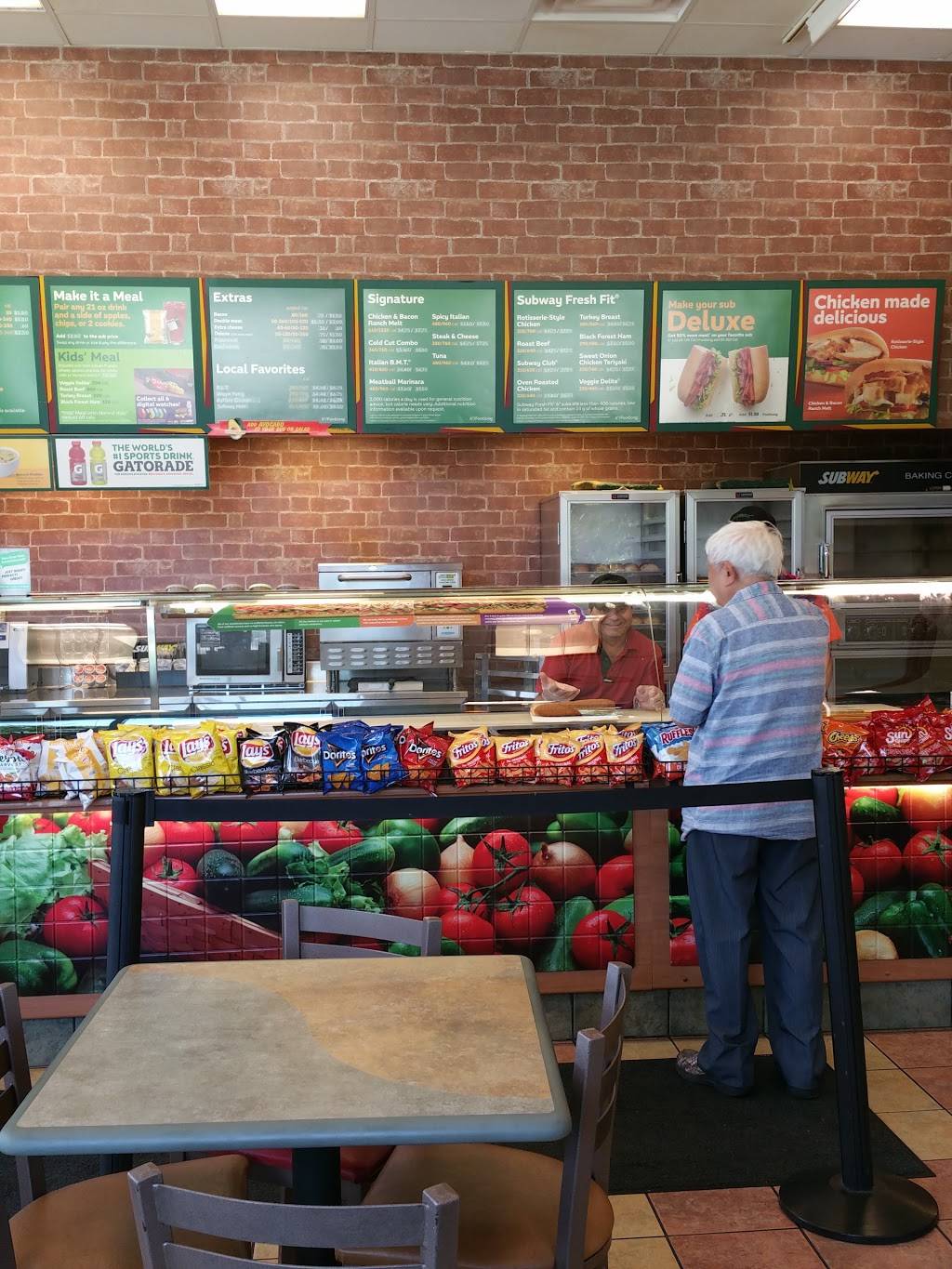 Subway Restaurants | restaurant | 220 N Smith St, Palatine, IL 60067, USA | 8473581313 OR +1 847-358-1313