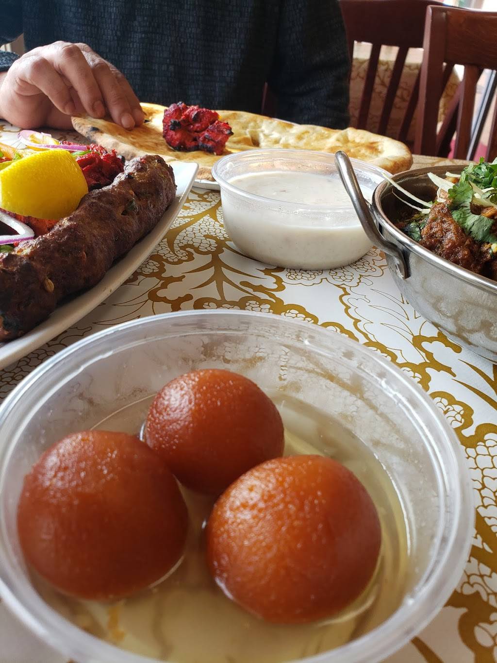 Family Kabobs House | restaurant | 3205 Columbia Pike, Arlington, VA 22204, United States | 7034838618 OR +1 703-483-8618