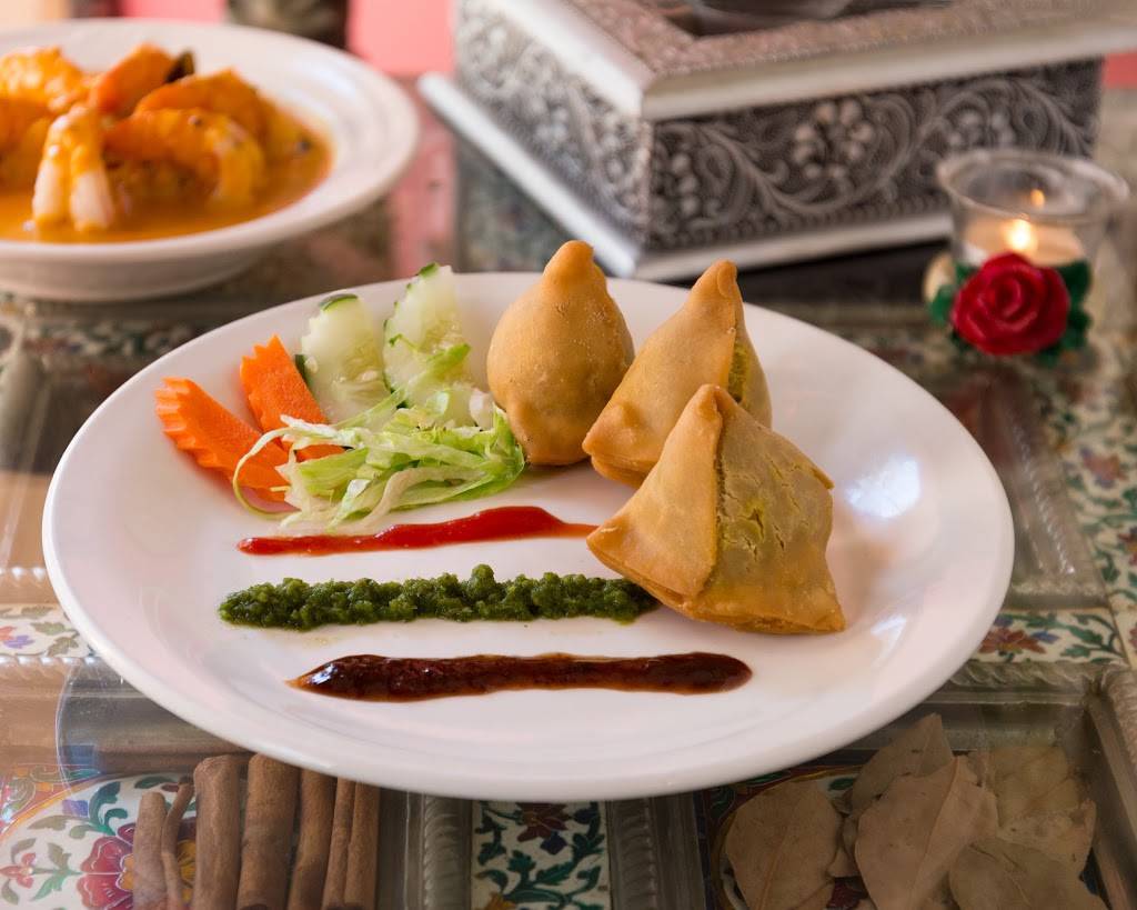 Zaroka Bar and Restaurant | restaurant | 4802, 148 York St, New Haven, CT 06511, USA | 2037768644 OR +1 203-776-8644