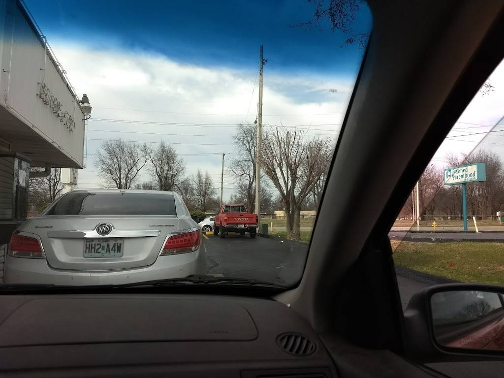 Cashew Station Drive Thru | restaurant | 620 E Battlefield Rd, Springfield, MO 65807, USA | 4178814900 OR +1 417-881-4900