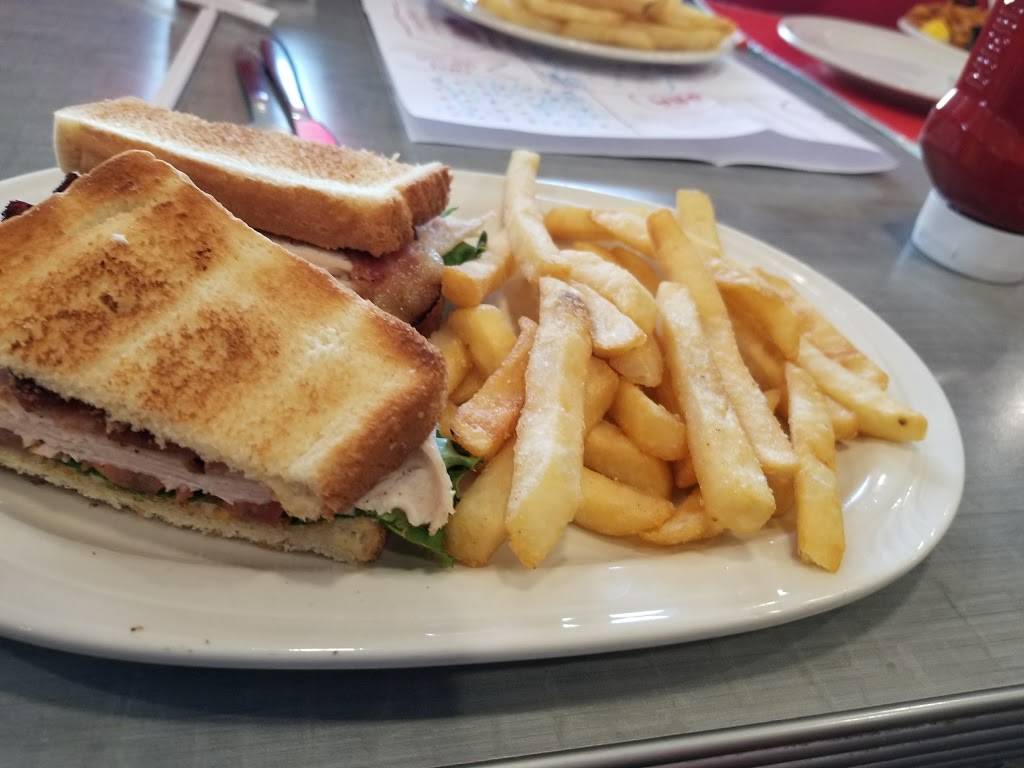 Friendlys | restaurant | 47 Long Pond Rd, Plymouth, MA 02360, USA | 5087462942 OR +1 508-746-2942