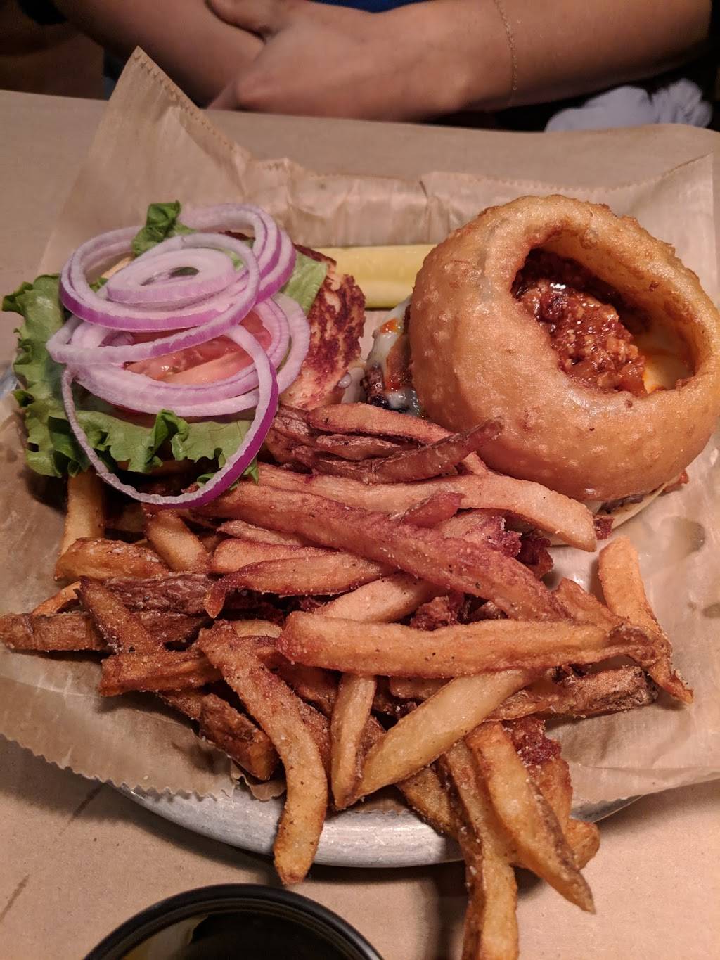 Oak & Embers Tavern | restaurant | 8003 Mayfield Rd, Chesterland, OH 44026, USA | 4407294030 OR +1 440-729-4030