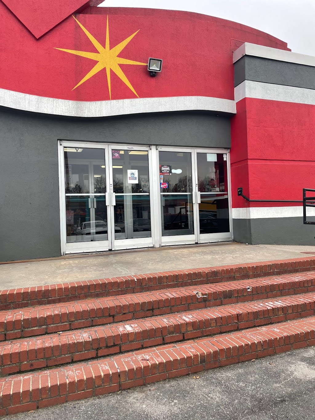 AMF University Lanes | restaurant | 5900 N Tryon St, Charlotte, NC 28213, USA | 7045964736 OR +1 704-596-4736