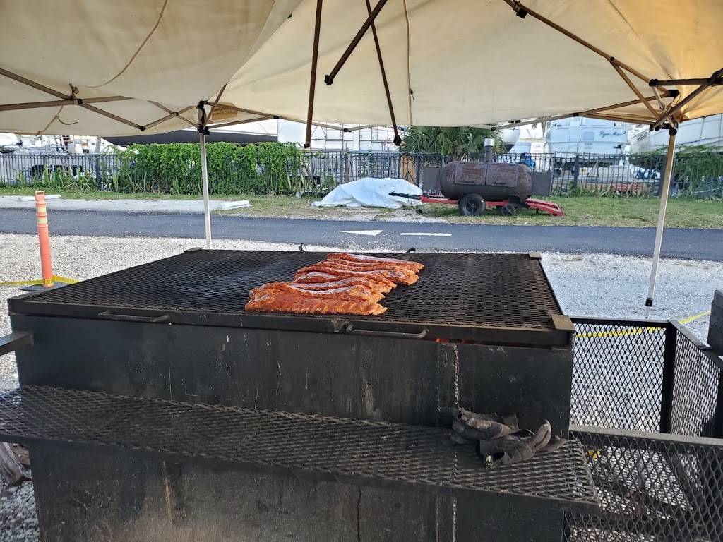 Willis BAR-B-Q | restaurant | 1124 Broadway Ave, Riviera Beach, FL 33404, USA | 5612535298 OR +1 561-253-5298