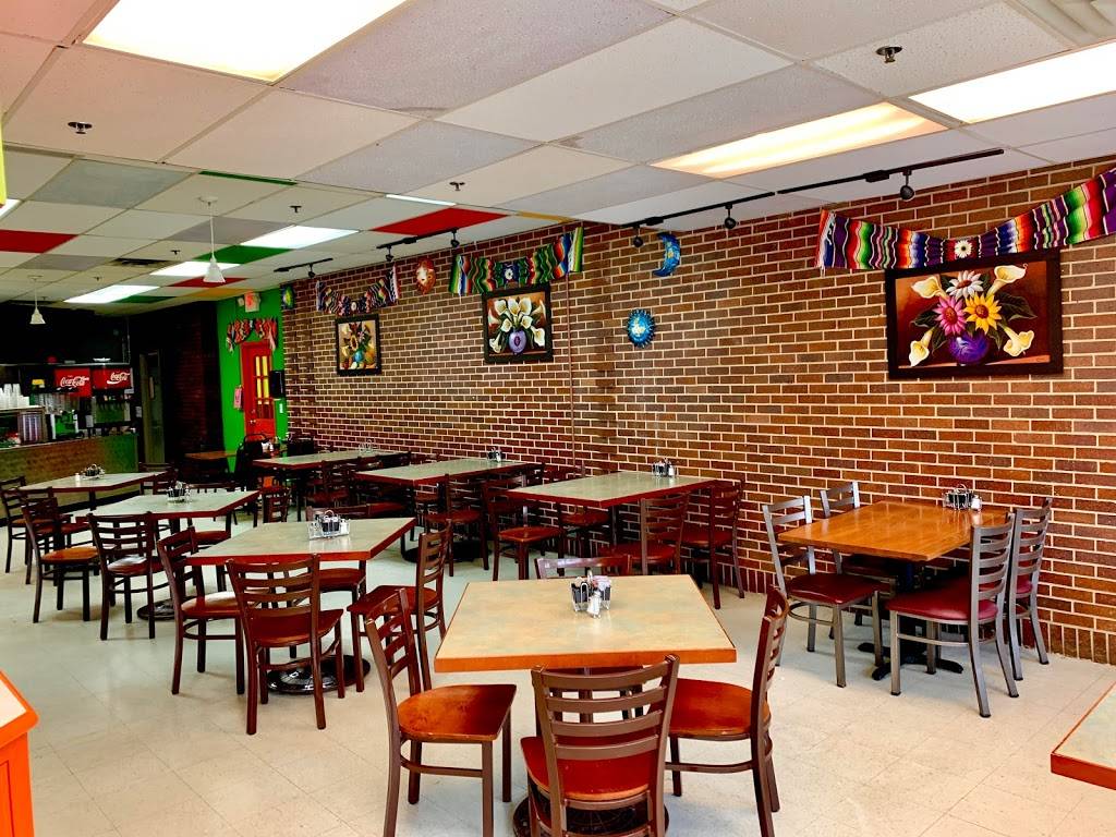 Plaza Family Restaurant | restaurant | 131 W Sunset Dr, Waukesha, WI 53189, USA | 2623494222 OR +1 262-349-4222