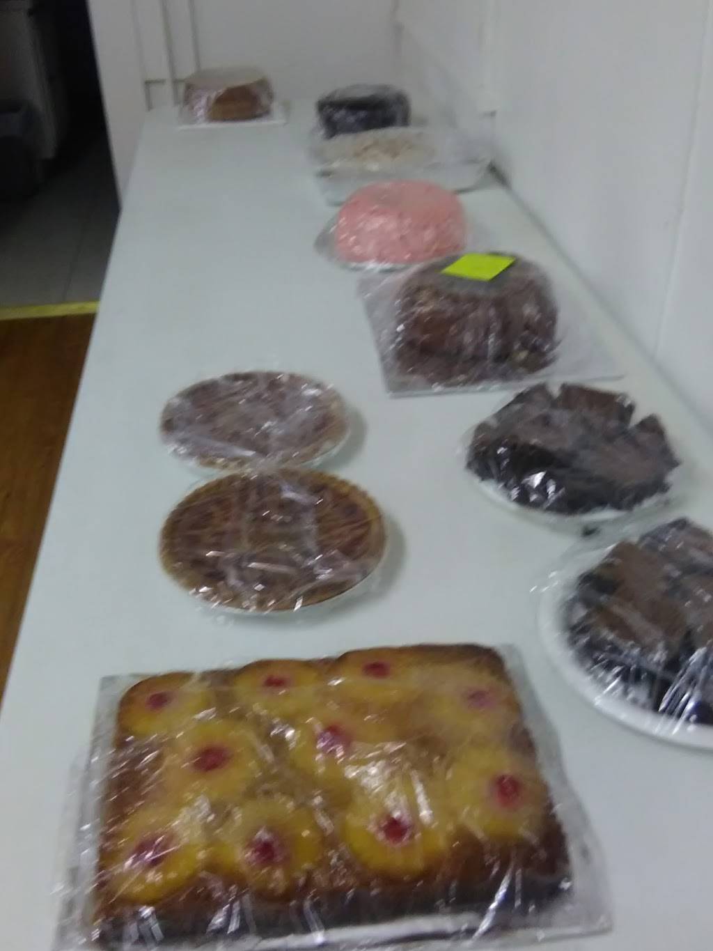 Hutchins Snack Bar | restaurant | 501 Boss Moore Rd, Caroleen, NC 28019, USA | 8286576138 OR +1 828-657-6138