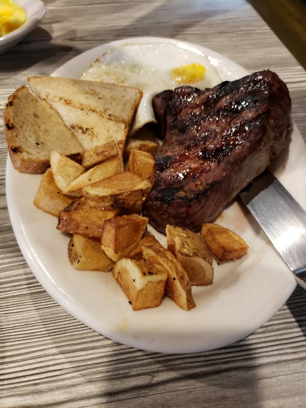 The Farmers Wife | restaurant | 6533 W Mitchell St, West Allis, WI 53214, USA | 4144888296 OR +1 414-488-8296