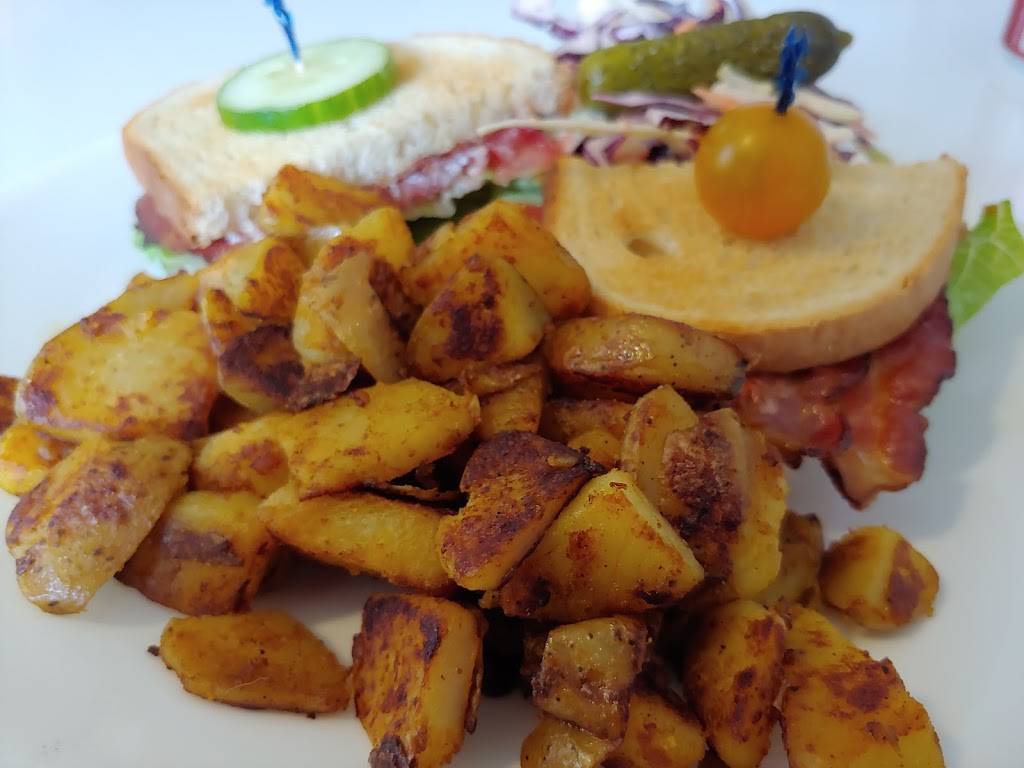 Tinas Homemade Cooking | restaurant | 90 Trafalgar Rd N, Hillsburgh, ON N0B 1Z0, Canada | 5198555837 OR +1 519-855-5837