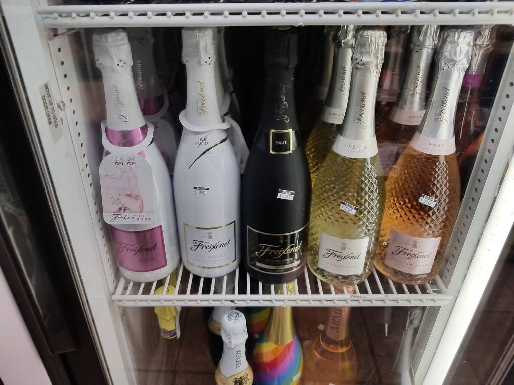 Tonys Market | restaurant | 119 Dukes County Ave, Oak Bluffs, MA 02557, USA | 5086934799 OR +1 508-693-4799