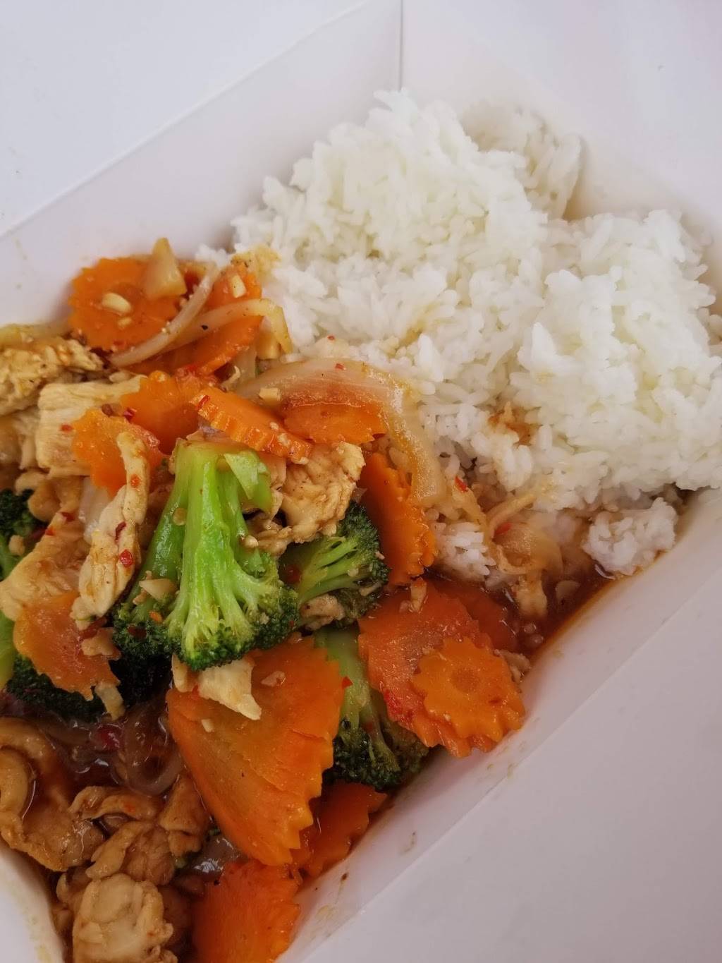 Pinas Thai Kitchen | restaurant | 3214 SE 50th Ave, Portland, OR 97206, USA | 9712581940 OR +1 971-258-1940