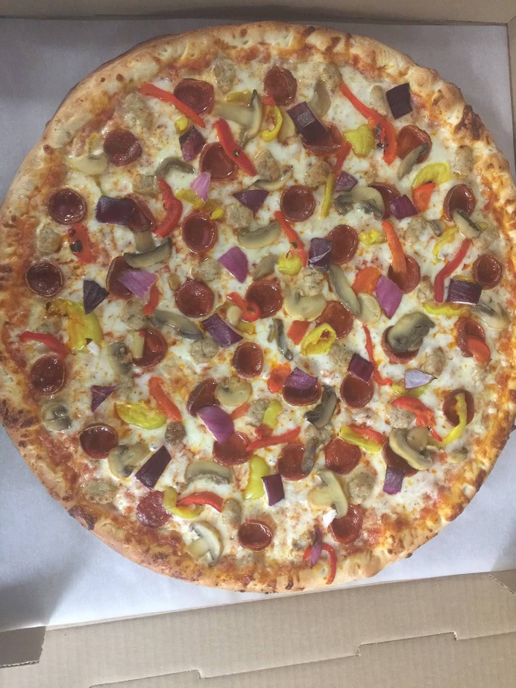 Luccis Pizza & Grill | restaurant | 3289 E River Rd #4848, Rochester, NY 14623, USA | 5852926780 OR +1 585-292-6780