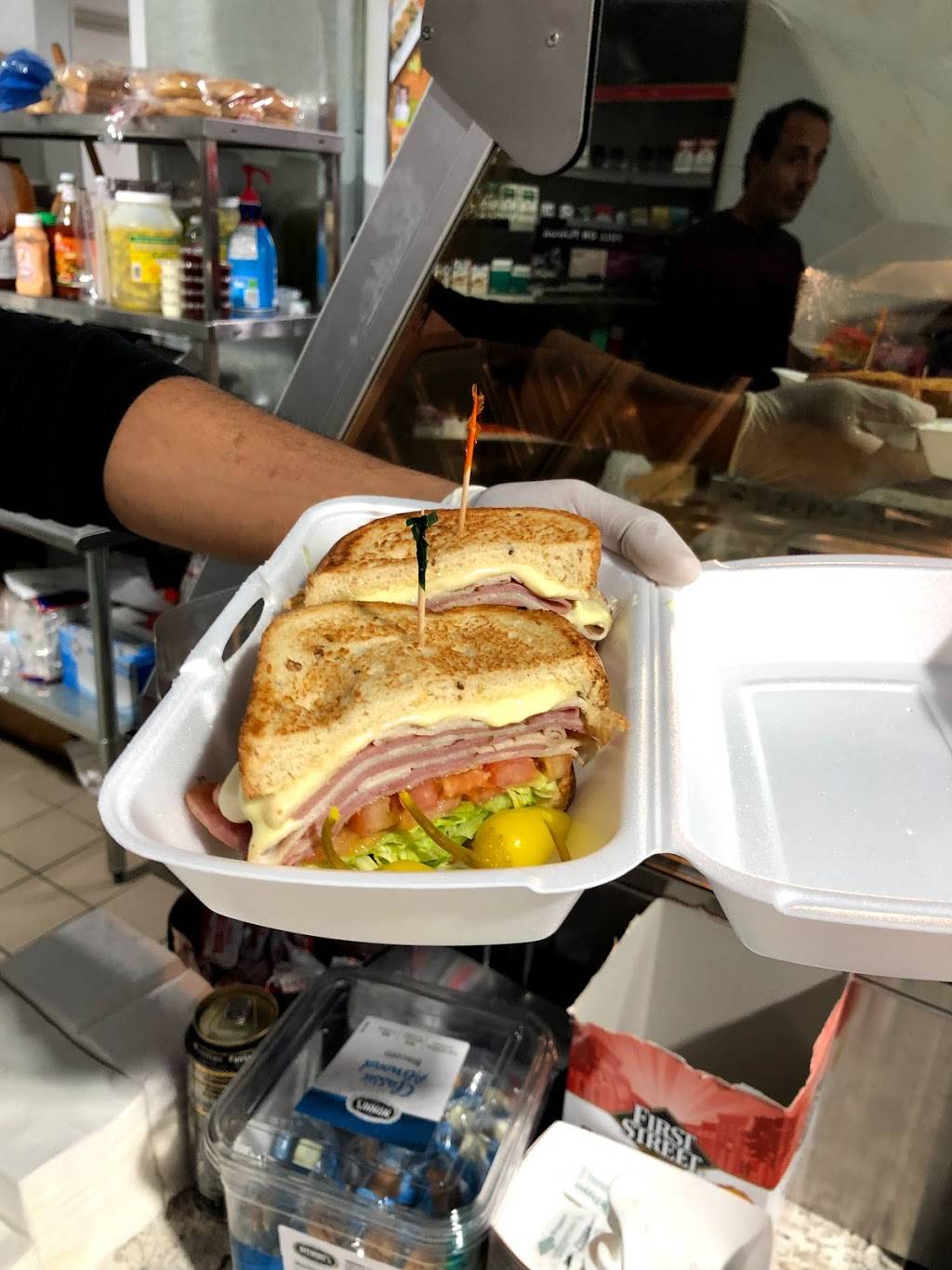 Green Apple Market | restaurant | 103 N Court St, Visalia, CA 93291, USA | 5593727502 OR +1 559-372-7502