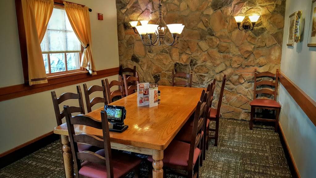 Olive Garden Italian Restaurant | meal takeaway | R6, 1741 N Victory Pl, Burbank, CA 91504, USA | 8185593640 OR +1 818-559-3640