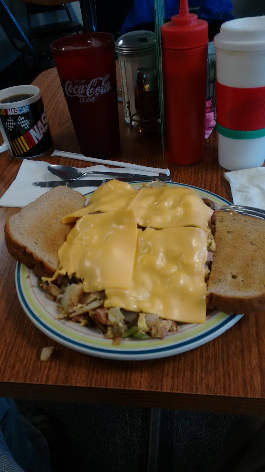 Kennys Sandwich Shop | meal takeaway | 323 E Broadway Ave, Muskegon, MI 49444, USA | 2317332420 OR +1 231-733-2420