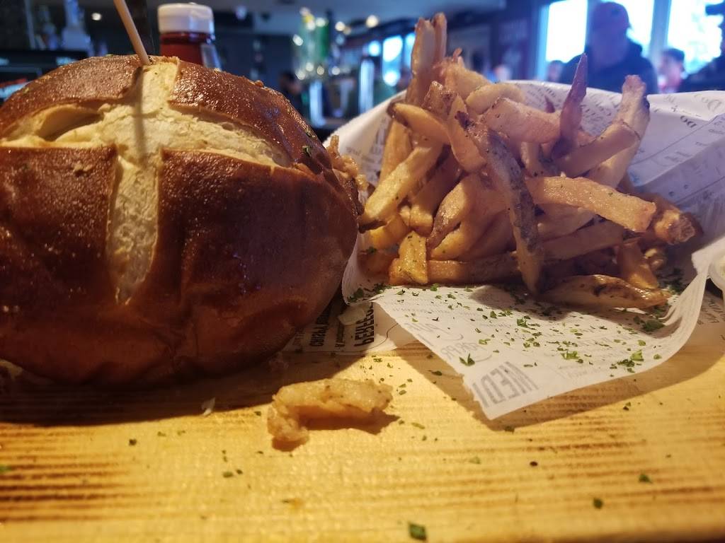 Play Book Ultra Sports Bar | night club | 6913 N Milwaukee Ave, Niles, IL 60714, USA | 8475887529 OR +1 847-588-7529