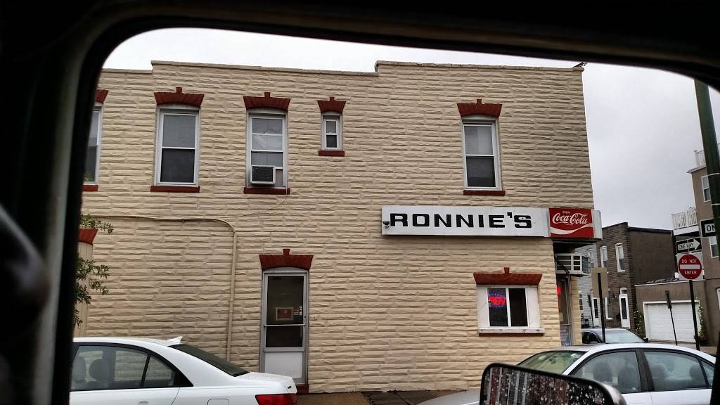 Ronnies | restaurant | 1 W Barney St, Baltimore, MD 21230, USA | 4105397015 OR +1 410-539-7015