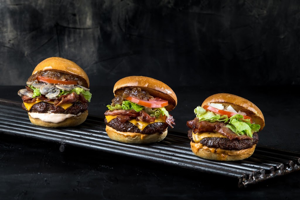 Bobby Yanks Burgers | restaurant | 11121 Health Park Blvd Suite 300, Naples, FL 34110, USA | 2393258654 OR +1 239-325-8654