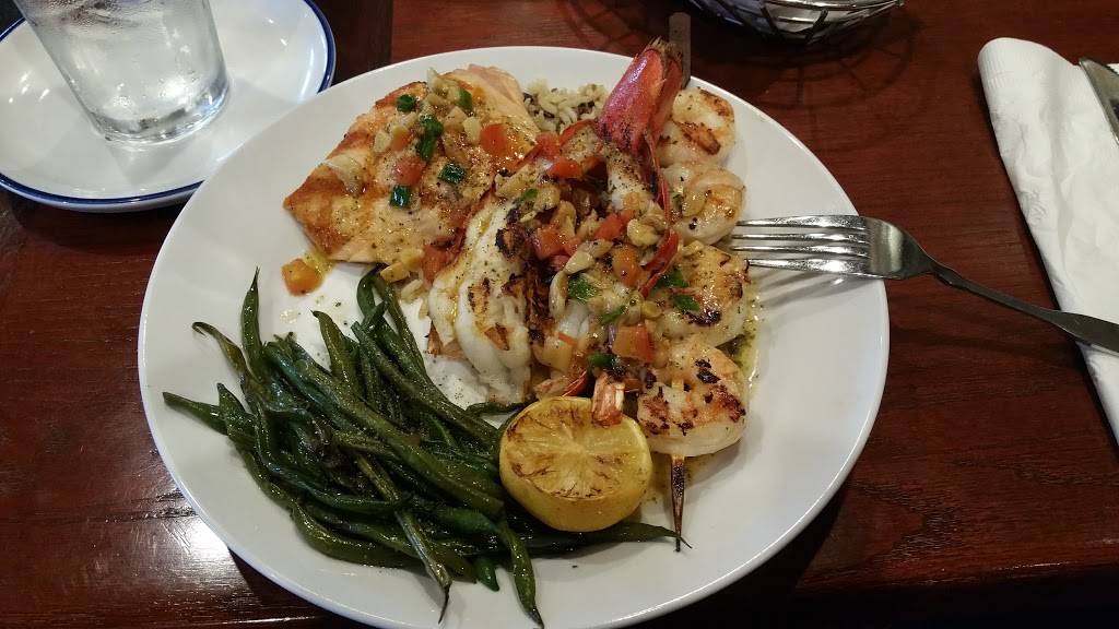 Red Lobster | restaurant | 714 S Eldorado Rd, Bloomington, IL 61704, USA | 3096639405 OR +1 309-663-9405