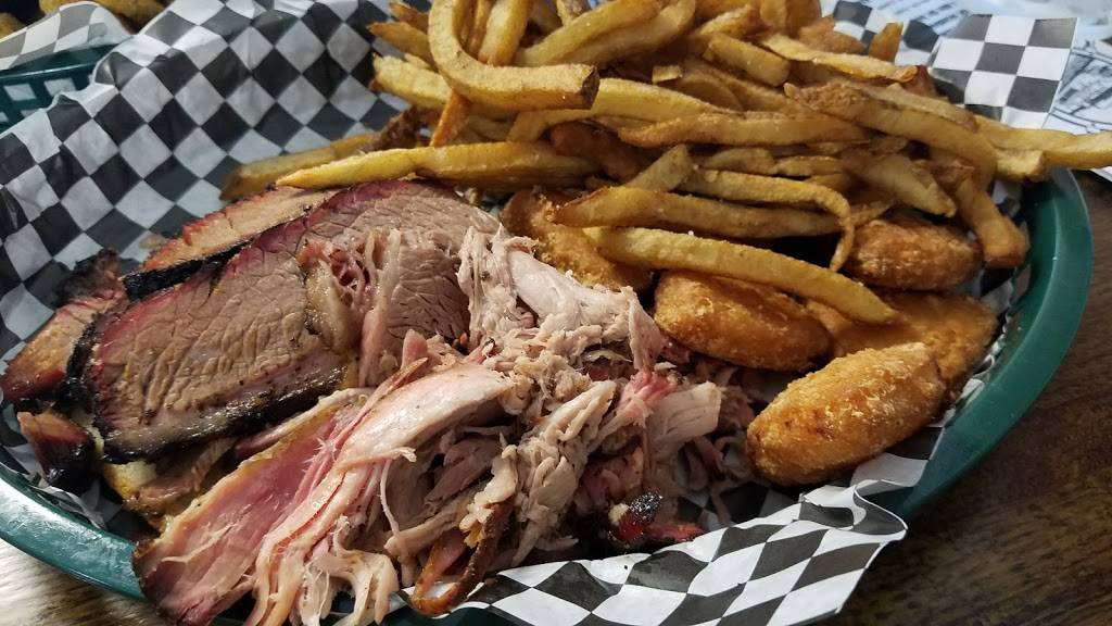 Steamboat BBQ | restaurant | 322 E Geneva Rd, Wheaton, IL 60187, USA | 6306656227 OR +1 630-665-6227