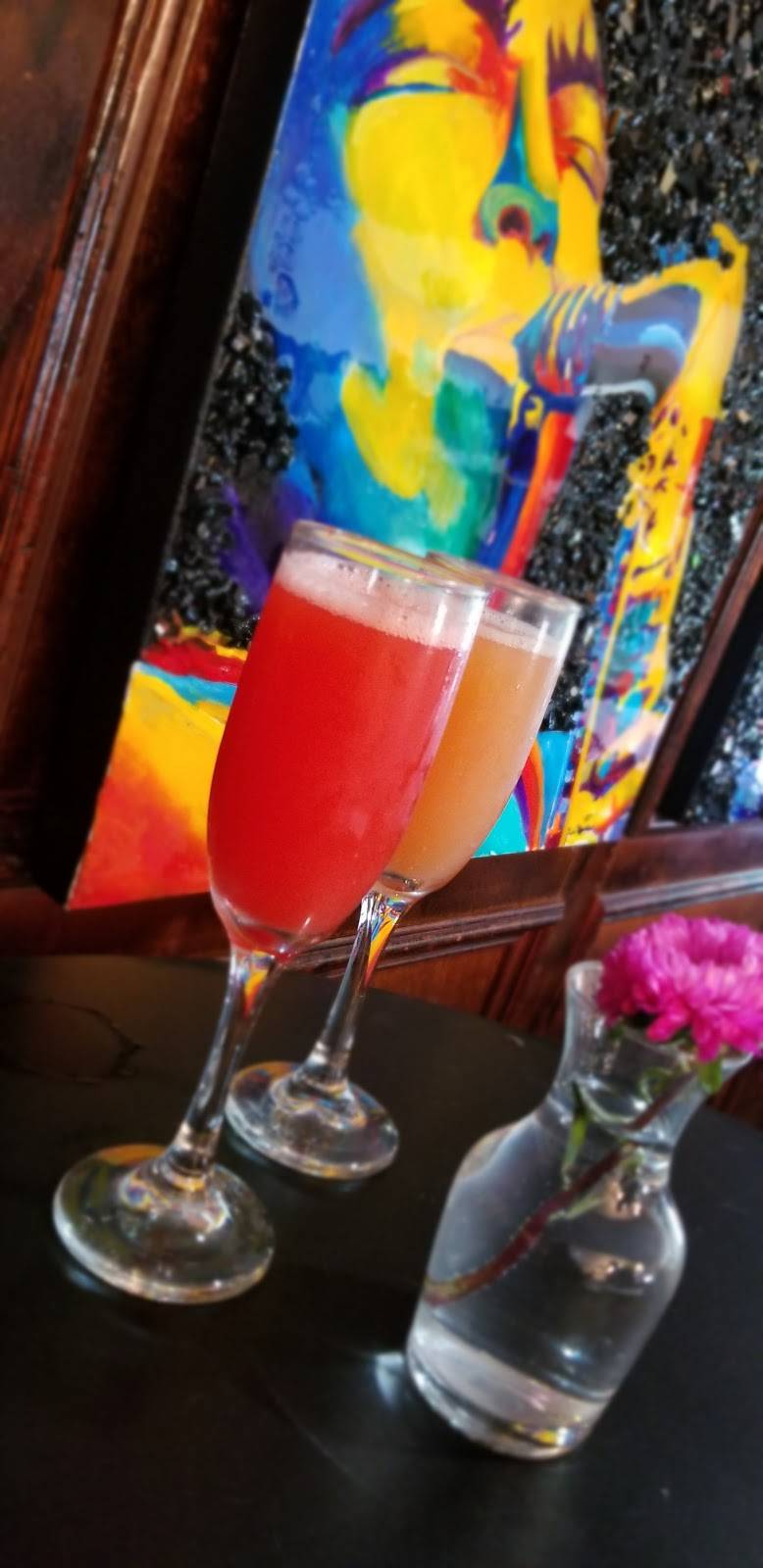 Le Chateau Bistro & Lounge | restaurant | 1112 Southmore Blvd, Houston, TX 77004, USA | 7134975511 OR +1 713-497-5511