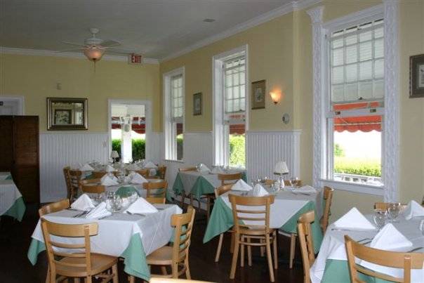 The Inn Spot on the Bay | restaurant | 32 Lighthouse Rd, Hampton Bays, NY 11946, USA | 6317281200 OR +1 631-728-1200