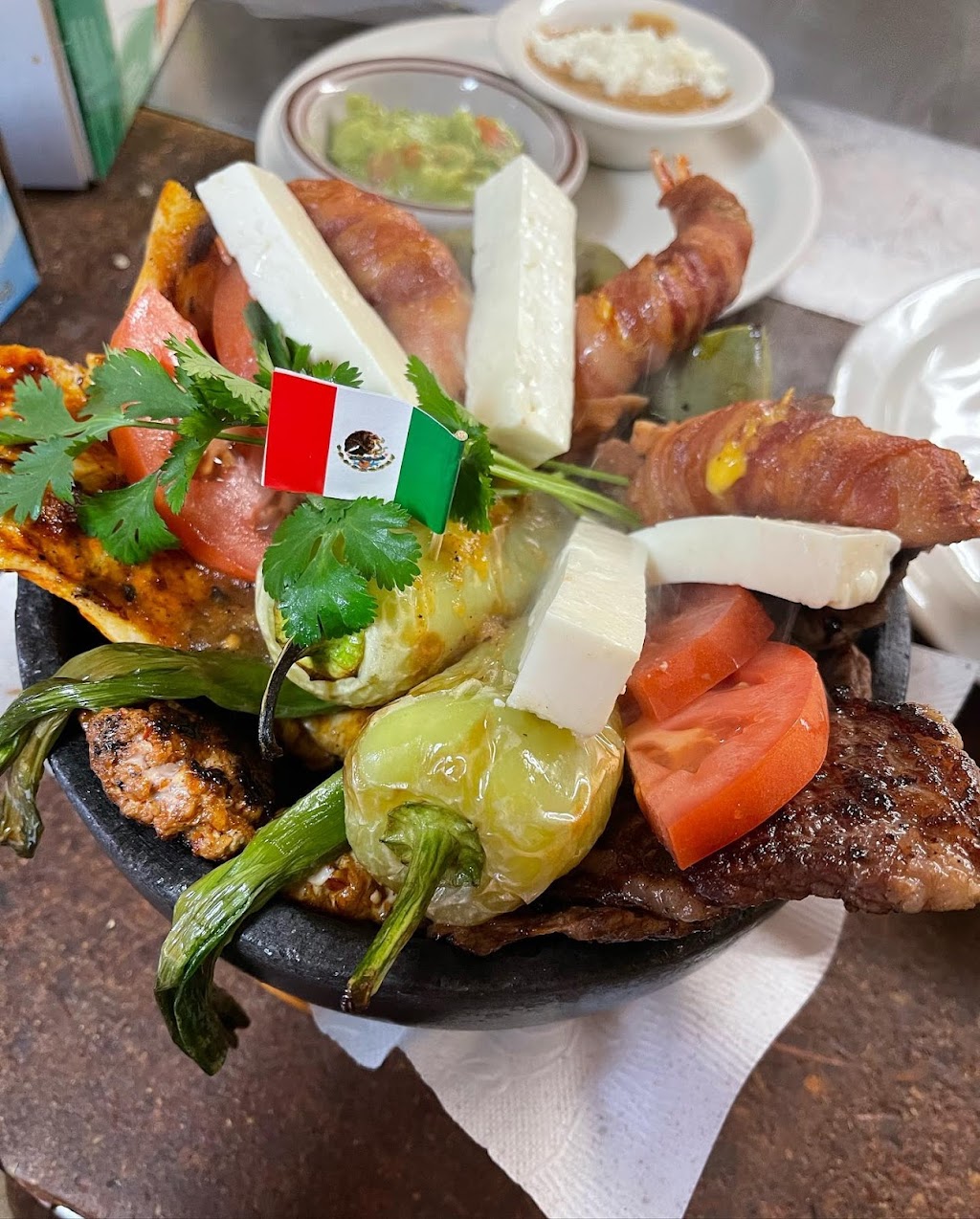 La Barquita Restaurant | restaurant | 2334 E McDowell Rd, Phoenix, AZ 85006, USA | 6022755994 OR +1 602-275-5994