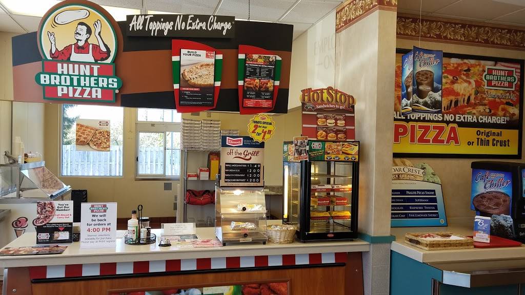 Hunt Brothers Pizza | restaurant | 1025 Lake St, Algoma, WI 54201, USA | 9204872527 OR +1 920-487-2527