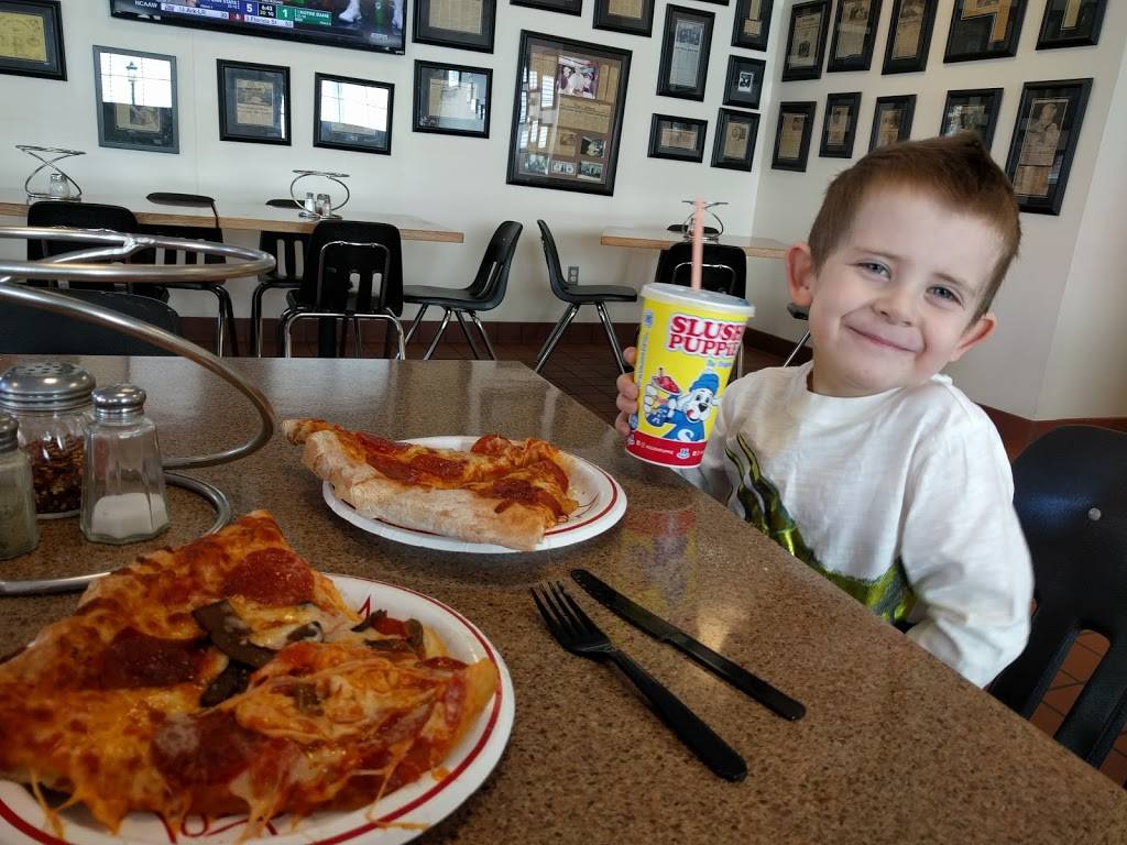 Marks Pizzeria | restaurant | 240 E Main St, Palmyra, NY 14522, USA | 3155972727 OR +1 315-597-2727