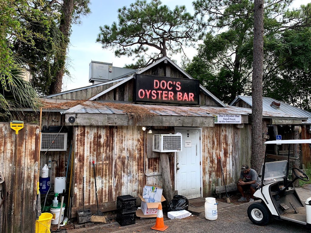 Docs Oyster Bar | restaurant | 303 Glen Avenue, Behind Compass Rose, Valparaiso, FL 32580, USA | 8507290406 OR +1 850-729-0406