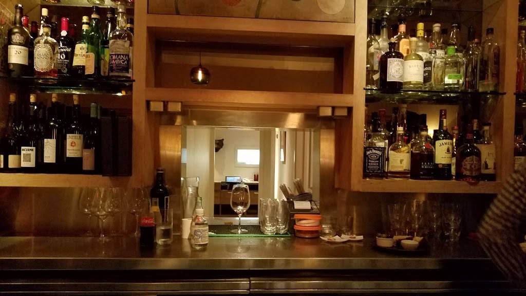 Nick & Tonis | restaurant | 136 Main St, East Hampton, NY 11937, USA | 6313243550 OR +1 631-324-3550