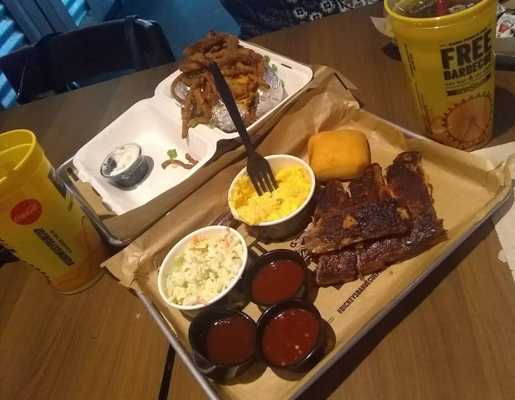 Dickeys Barbecue Pit | restaurant | 240 N 12th Ave, Hanford, CA 93230, USA | 5595847427 OR +1 559-584-7427