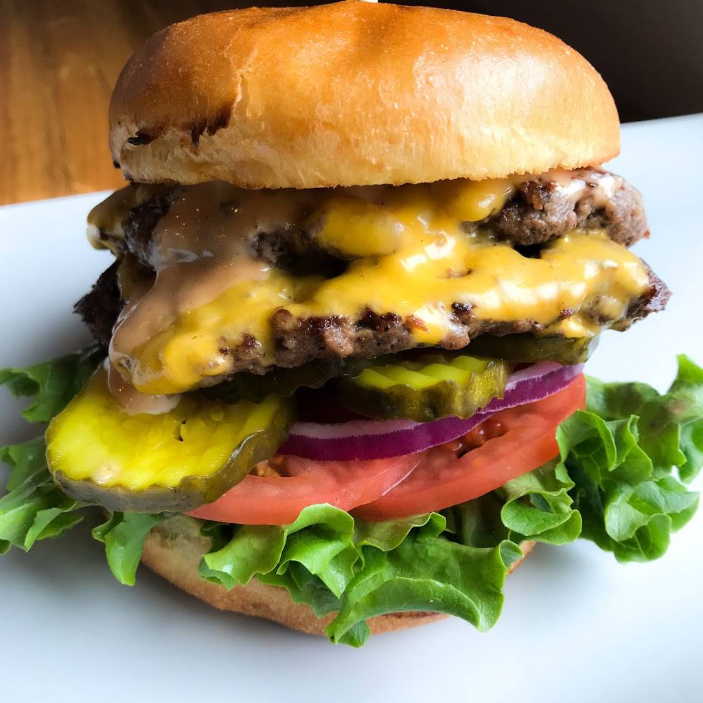 Basic Burger | restaurant | 1101 S Joyce St, Arlington, VA 22202, USA | 7032489333 OR +1 703-248-9333