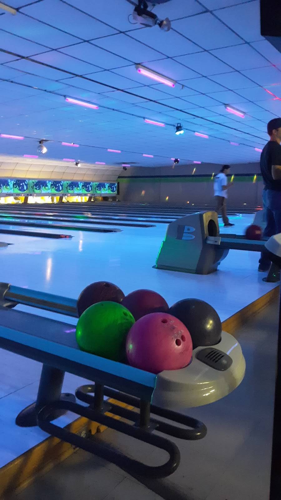 University Lanes | restaurant | 16653 E Michigan Ave, Albion, MI 49224, USA | 5173432005 OR +1 517-343-2005