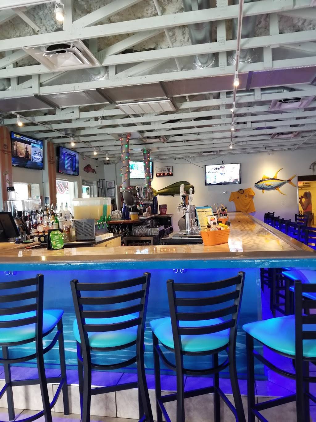 FINS Seafood & Dive Bar | restaurant | 3422 Del Prado Blvd S, Cape Coral, FL 33904, USA | 2399845449 OR +1 239-984-5449
