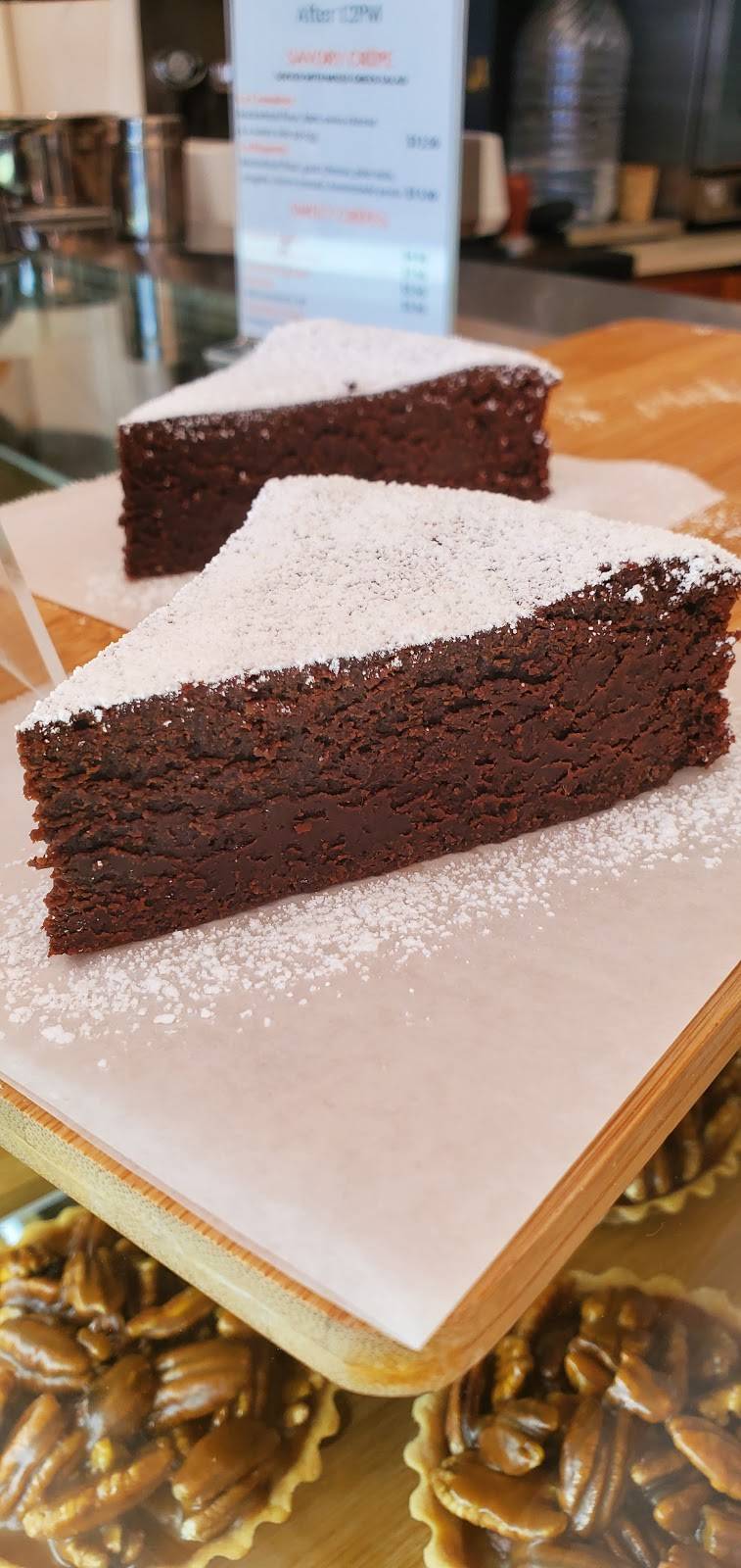 Le French Rooster | cafe | 2221 W Olive Ave, Burbank, CA 91506, USA | 8188597153 OR +1 818-859-7153