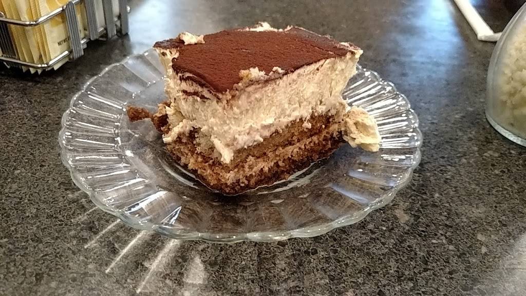 Cavataios Restaurant & Pizzeria | meal takeaway | 101 S Edwardsville St, Staunton, IL 62088, USA | 6186352030 OR +1 618-635-2030