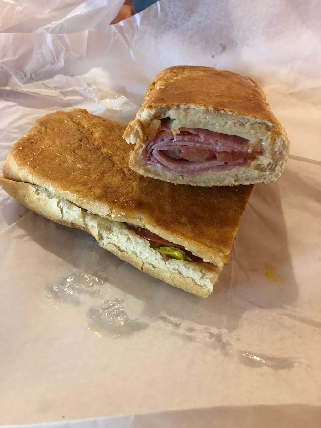 Maximillians Cafe | restaurant | 1695 10th St, Sarasota, FL 34236, USA | 9413300245 OR +1 941-330-0245