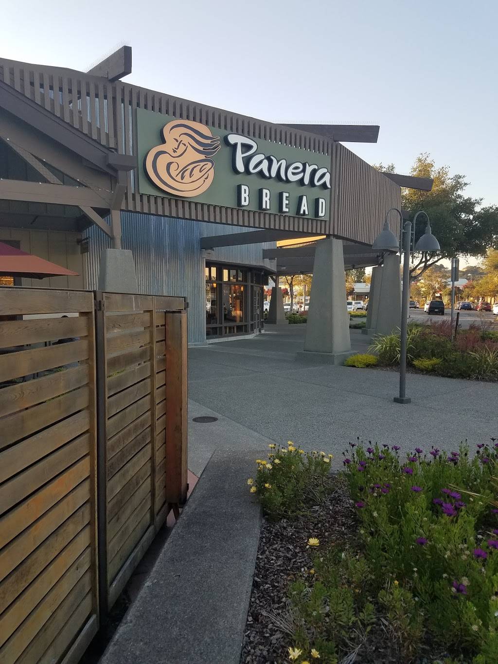 Panera Bread | cafe | 132 Vintage Way, Novato, CA 94945, USA | 4158971056 OR +1 415-897-1056