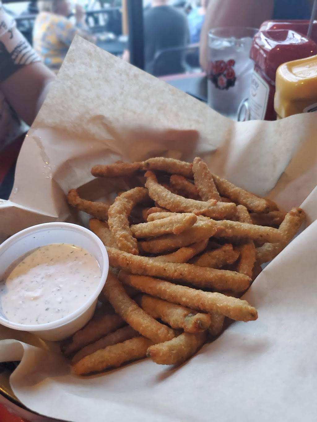 Sloans Pub House | restaurant | 119 W Main St, Collinsville, IL 62234, USA | 6188559100 OR +1 618-855-9100