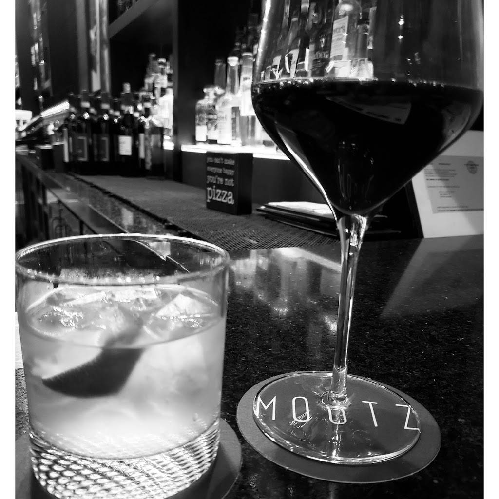 Mootz Pizzeria and Bar | restaurant | 1230 Library St, Detroit, MI 48226, USA | 3132431230 OR +1 313-243-1230