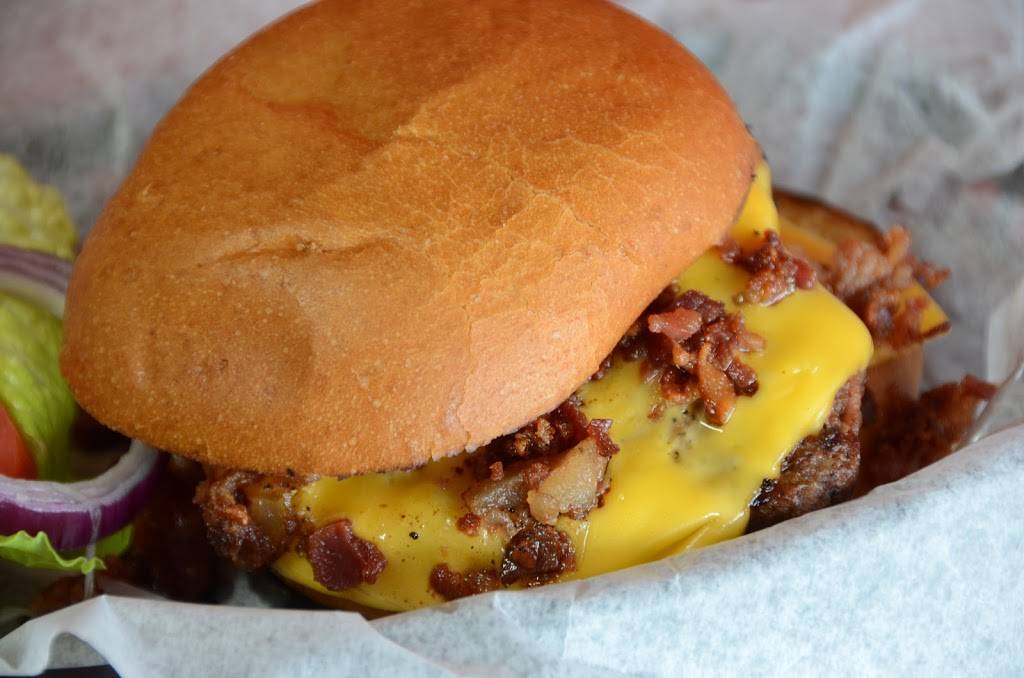 Stumpys Pub | restaurant | 5801 Columbia Pkwy, Rockford, IL 61108, USA | 8153161225 OR +1 815-316-1225