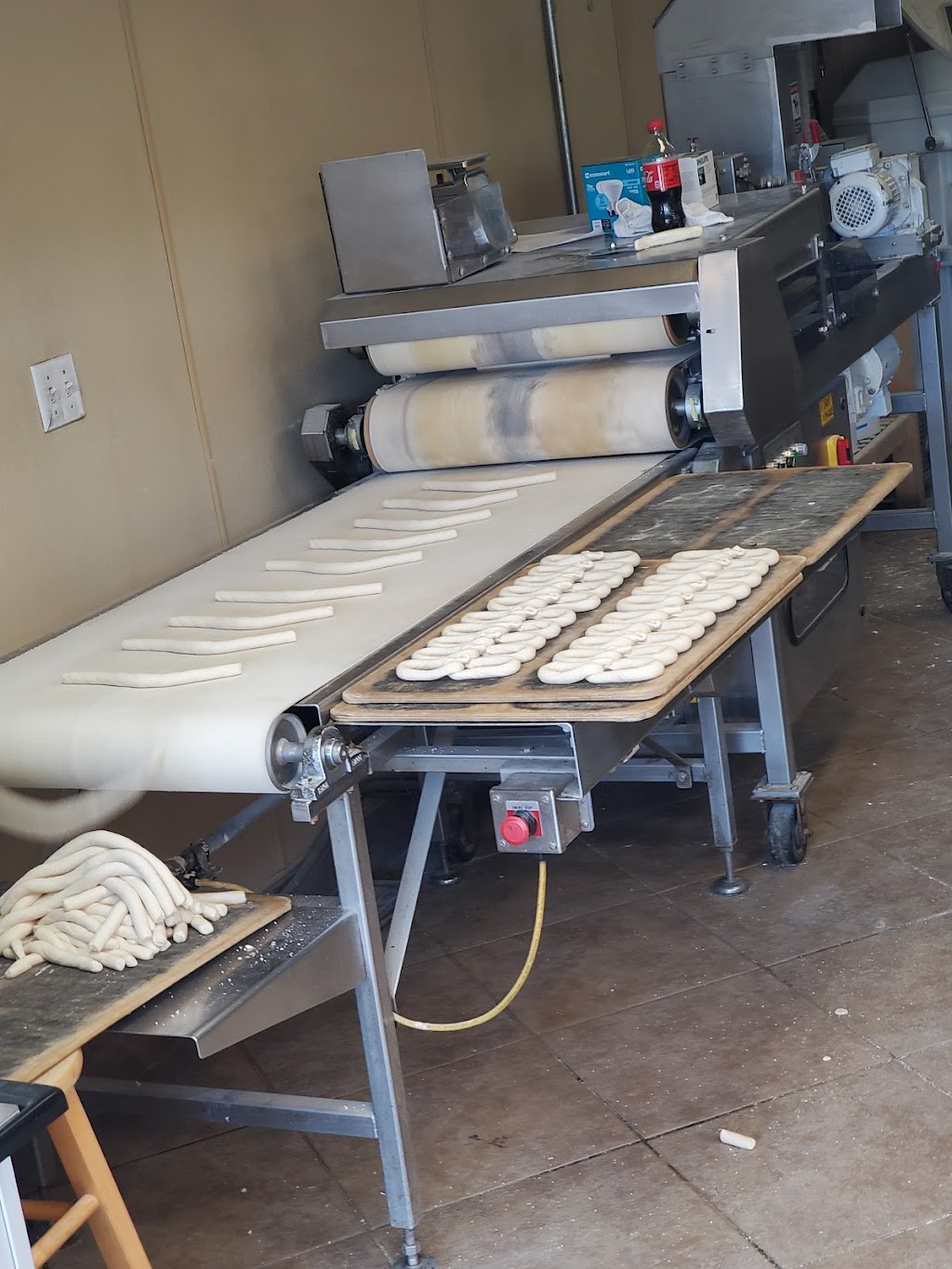 Philly Pretzel Factory | bakery | 2125 W Oregon Ave, Philadelphia, PA 19145, USA | 2153362151 OR +1 215-336-2151