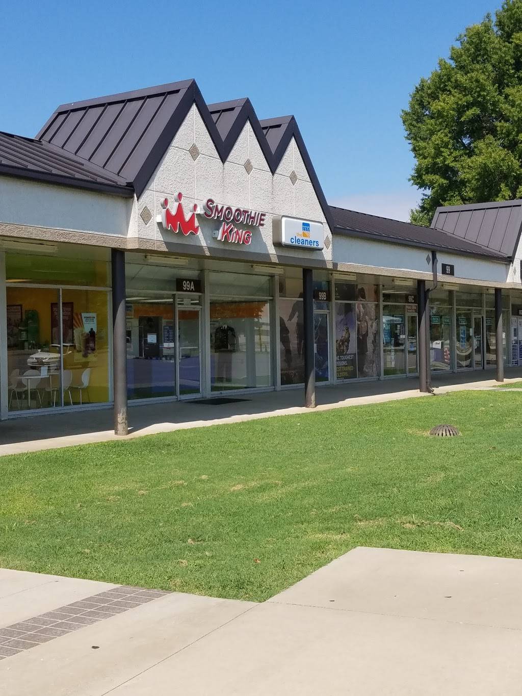 Smoothie King | restaurant | Pxtra Town Center, 99 Michigan Ave, Fort Campbell, KY 42223, USA | 2706408383 OR +1 270-640-8383