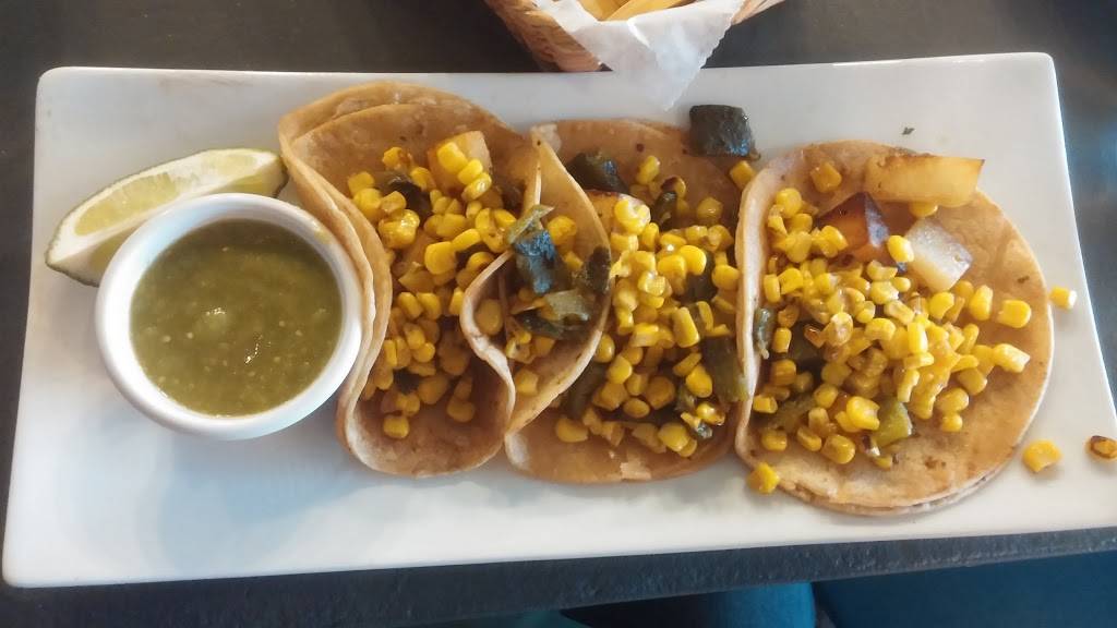 Mias Cantina | restaurant | 1012 Curtiss St, Downers Grove, IL 60515, USA | 6305418176 OR +1 630-541-8176