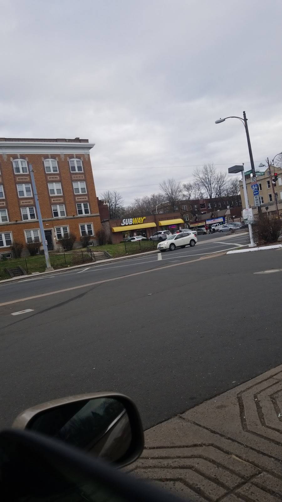 Subway | restaurant | 471 Farmington Ave, Hartford, CT 06105, USA | 8602325429 OR +1 860-232-5429