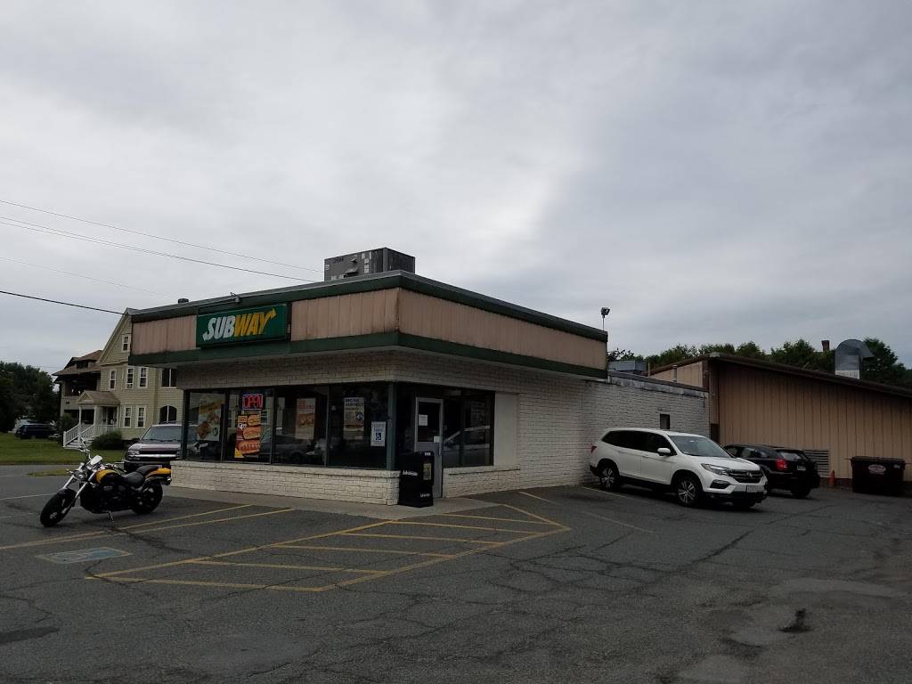 Subway | restaurant | 343 Federal St, Greenfield, MA 01301, USA | 4137745999 OR +1 413-774-5999