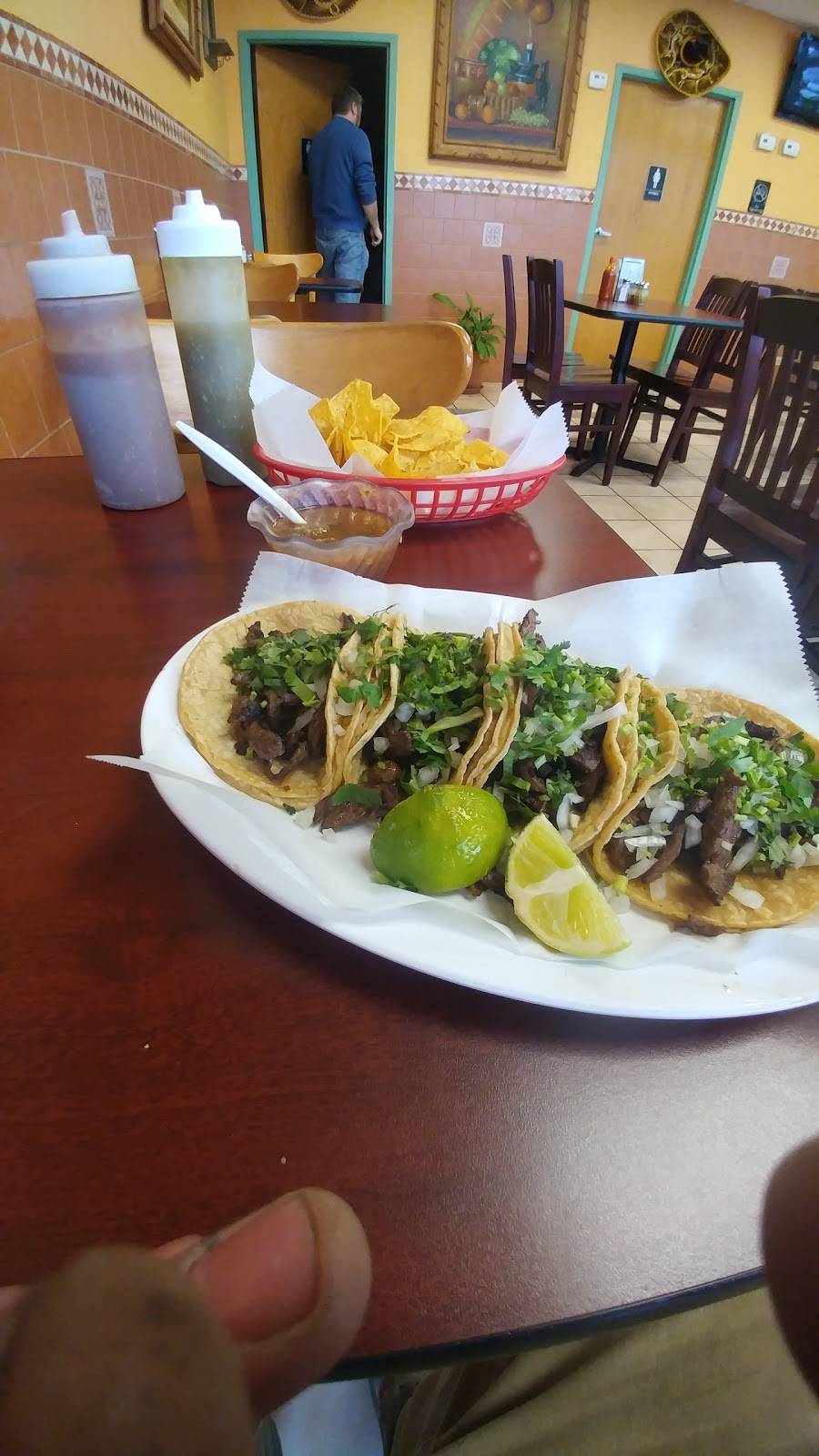 La Placita Taqueria | restaurant | 390 W Lake St, Addison, IL 60101, USA | 6305430068 OR +1 630-543-0068