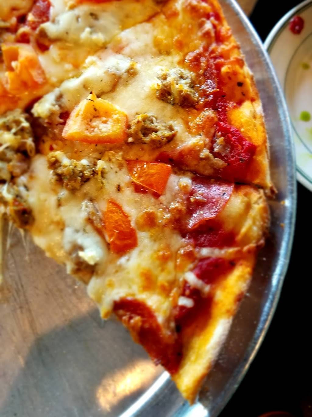 Ghiringhellis Pizzeria | restaurant | 45 Broadway, Fairfax, CA 94930, USA | 4154537472 OR +1 415-453-7472